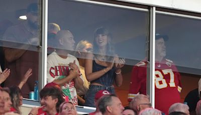 Taylor Swift cheers on Kansas City Chiefs star Travis Kelce on NFL opening night