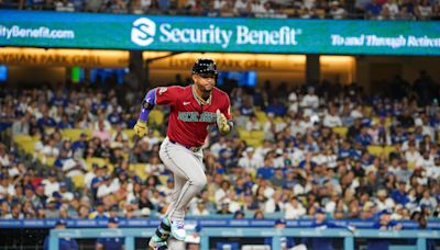 D-backs storm ahead with 3-run 10th, fend off Padres response