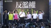 民進黨土城宣講座無虛席 民眾拿尖叫雞喊「反擴權護民主」