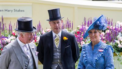 Ascot-Dresscode: Selbst für die royalen Fußknöchel gibt es Regeln