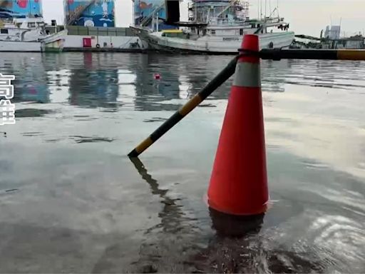 年度大潮！ 高雄旗津靠海區「水淹馬路」、屏東東港沒雨也淹