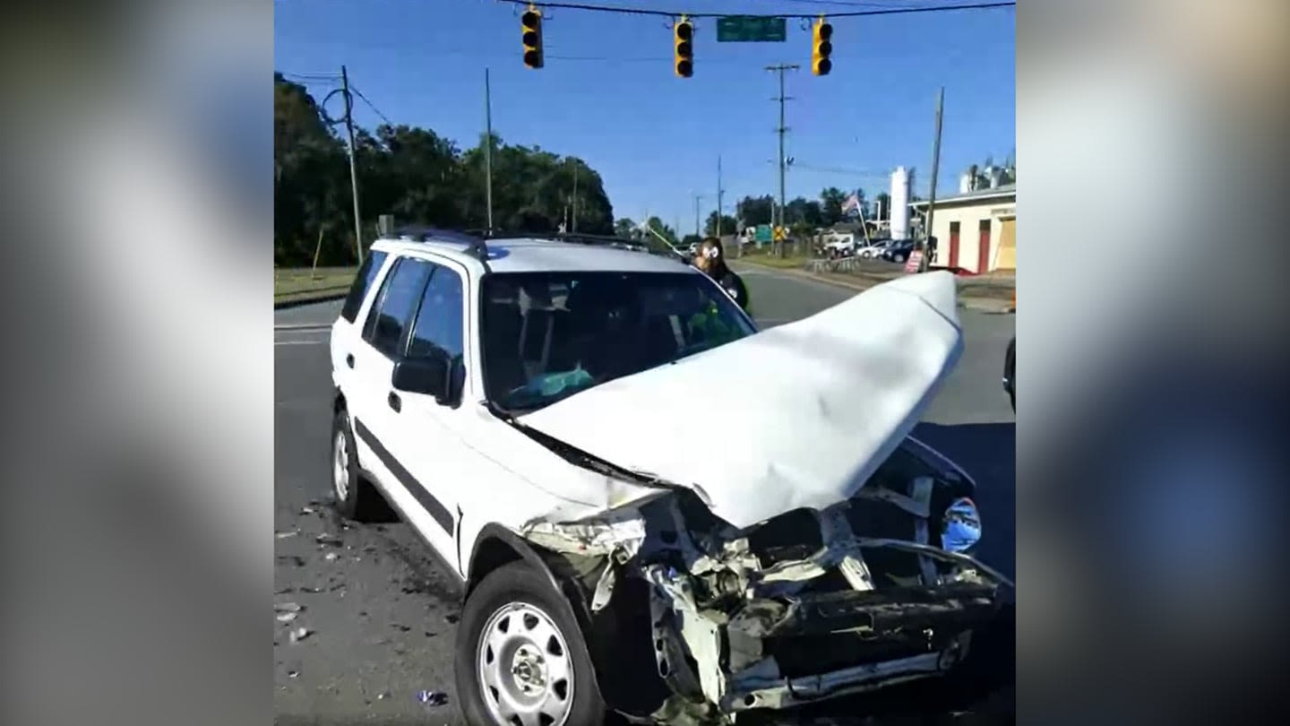 Cars crash at intersection in Gastonia from traffic lights not working after storms
