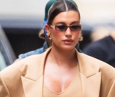 Hailey Bieber presume su 'baby bump' en los atuendos más 'chic' y sofisticados