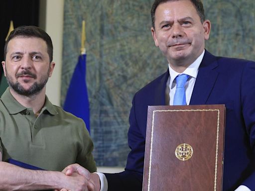 Ukraine gets more military aid from Europe but Putin warns of consequences if Russian soil is hit