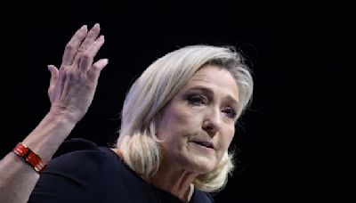 Le Pen soupçonne Macron de préparer "un coup d'État administratif" en prévision d'une cohabitation