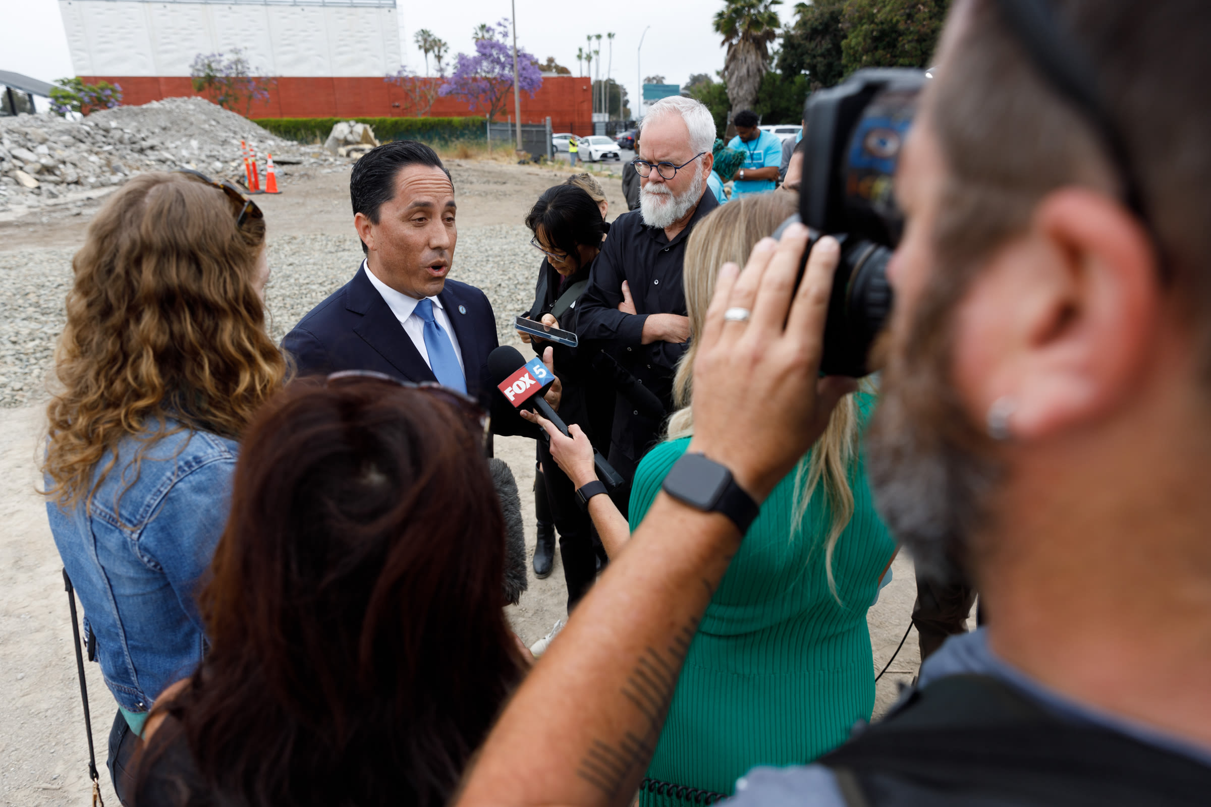 Gloria makes final push for new shelter funding amid shouting protesters and questions from council members