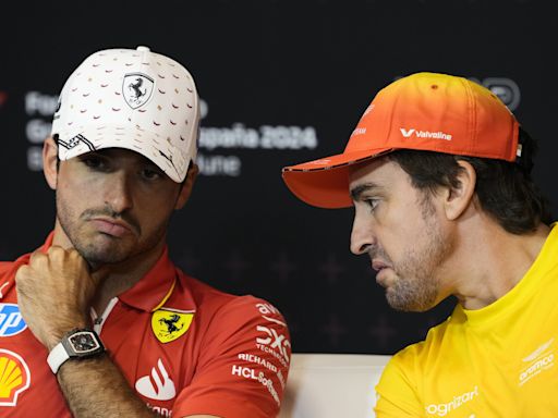 Sainz espera que Alonso haga 'top 5', Fernando confía en que Carlos tenga opción de ganar