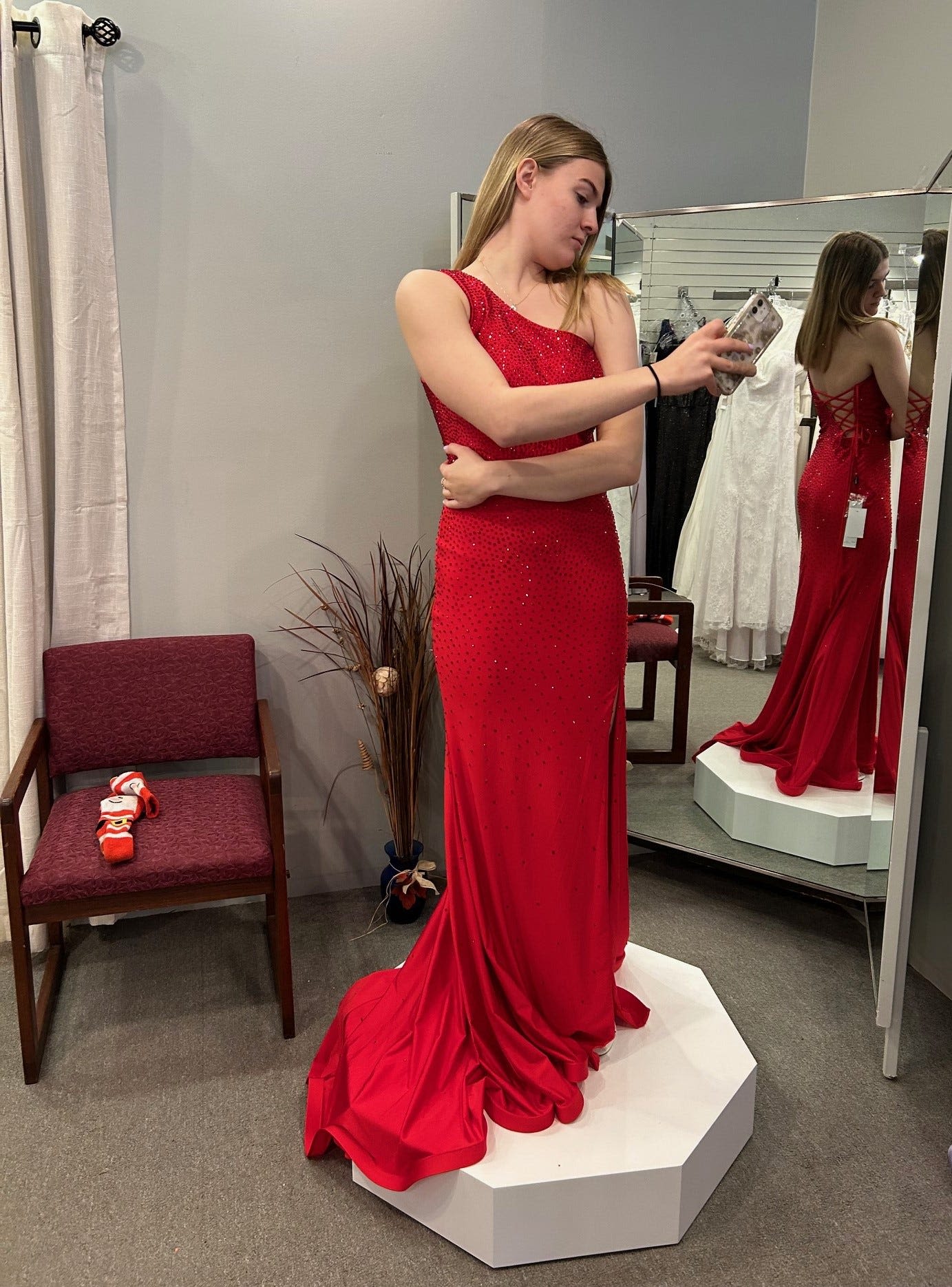 In search of the perfect prom dress: Which one is the right choice?