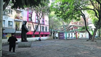 "Ya podemos vivir en santa paz", afirman vecinos tras desalojo de migrantes en Plaza Giordano Bruno | El Universal