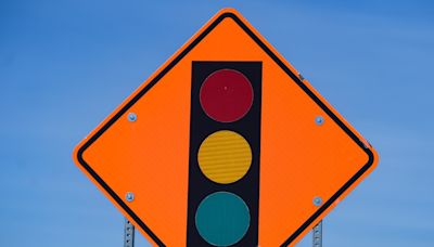Broken traffic lights to flash red instead of yellow in North Carolina, NCDOT says