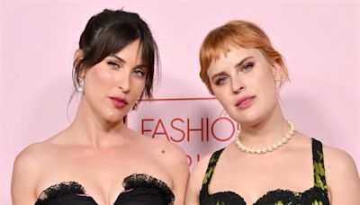 Scout e Tallulah Willis sorelle di stile: gli abiti lingerie coordinati