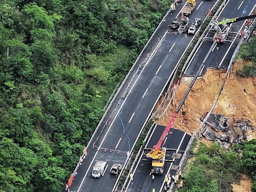 廣東梅龍高速路陷增至36死30傷 23輛車墮坑 | am730