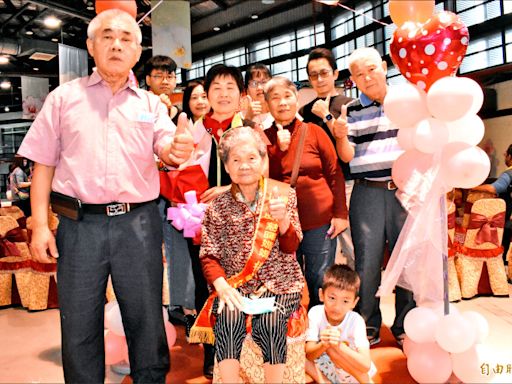 台南表揚模範母親 95歲楊蘇仁和最年長