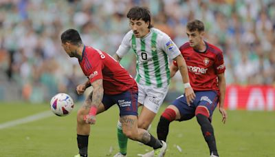 Bellerín sigue entrenándose con el grupo y puede reaparecer ante el Almería