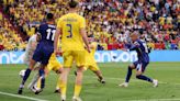 Rumanía 0-3 Países Bajos: ¿Qué hubiera pasado si el balón tocaba la zapatilla en el segundo gol de Malen? | Goal.com Chile
