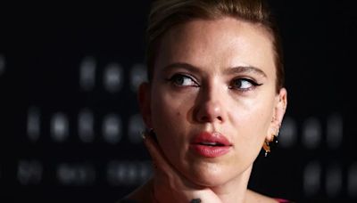 Scarlett Johansson en desacuerdo con OpenAI por usar una voz parecida a la de ella en el asistente virtual