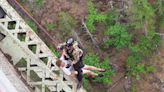 Joven sobrevivió a una caída de 400 pies desde un icónico puente del estado Washington - La Opinión