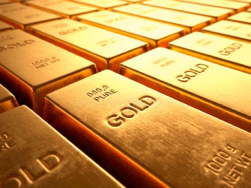 Gold loses its bright and tumbles on firm US Dollar, Fed hawkish comments