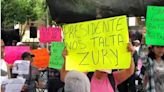 Familiares de Itzel Zurisaday protestan en evento de AMLO y Sheinbaum