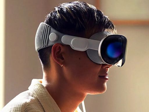 Apple to sell less than 500K VR headsets in 2024, looking for 1 killer app that could bring new customers