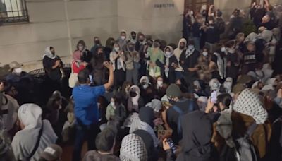 哥倫比亞大學暫停部分參與聲援巴勒斯坦示威學生學籍 實施進出限制