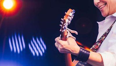 Pato Fu e Penélope fazem show de headliners do Primavera Sound na abertura do Rock in Rio