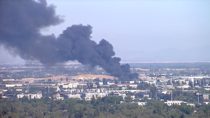 Recycling facility fire sends up large plume of smoke in south Sacramento