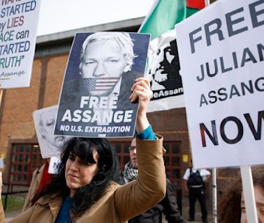 WikiLeaks founder Julian Assange published U.S. secrets as a journalist. He's no criminal.