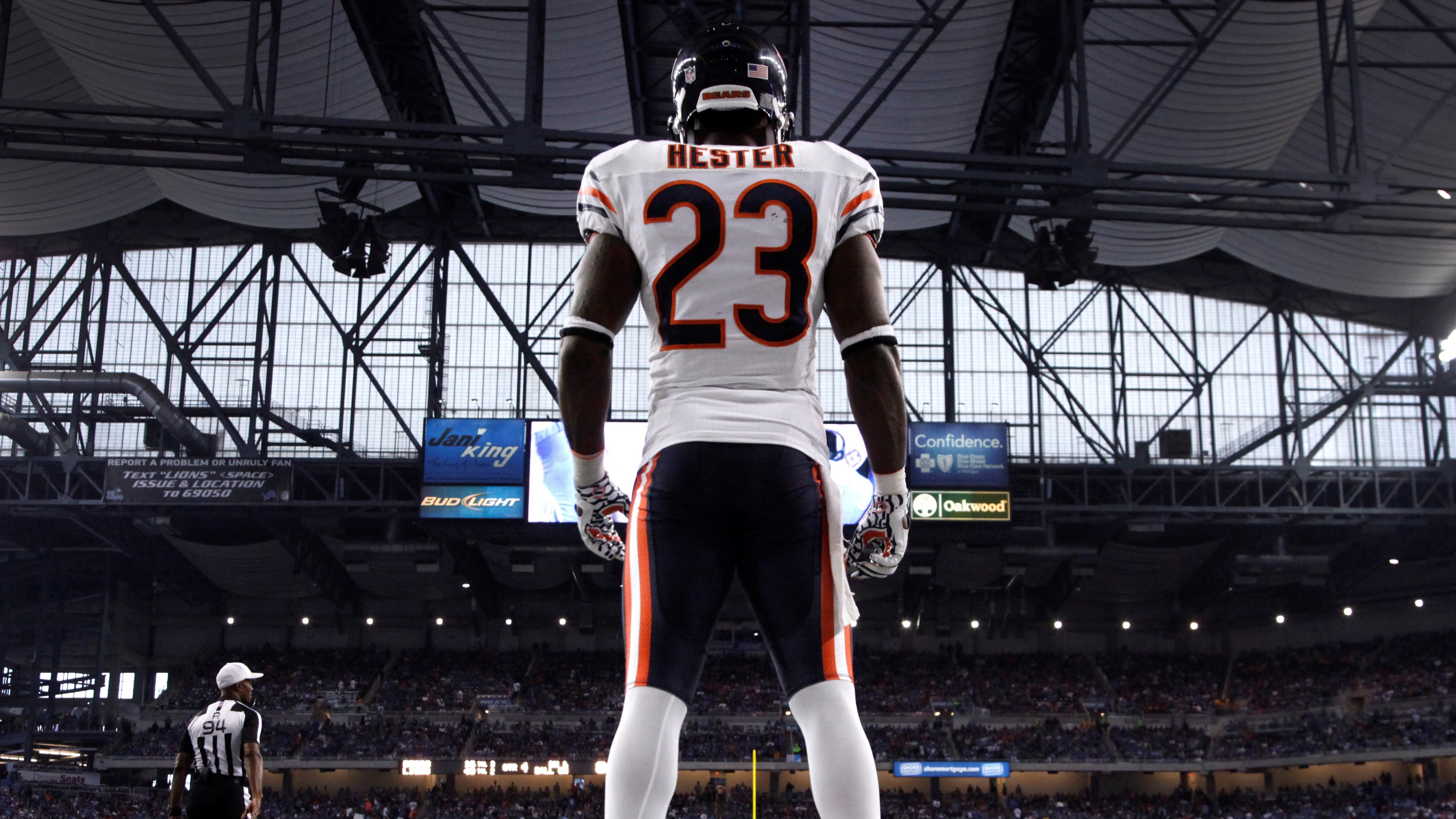 WATCH: Devin Hester unveils his gold jacket from Pro Football Hall of Fame