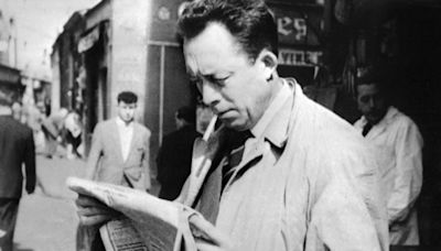 Un excepcional manuscrito de la novela de Camus "El extranjero" sale a subasta