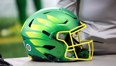 Oregon Ducks unveil new helmet decal to honor Khyree Jackson, Spencer Webb in 2024
