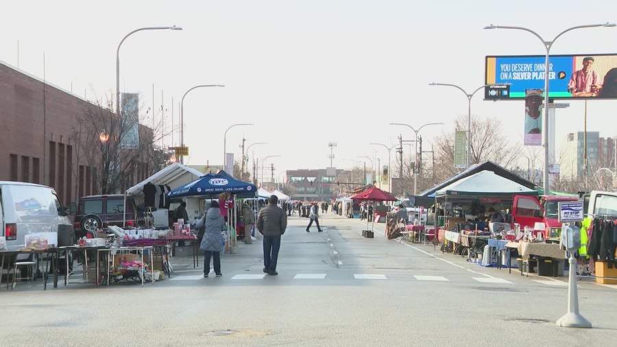 Maxwell Street Market returns to original location on Near West Side