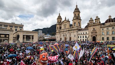 Maestros de Colombia protestan contra proyecto de ley educativa del Gobierno