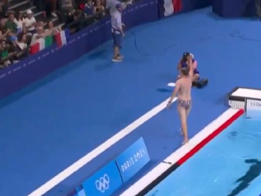 'Bob the Cap Catcher' Stole the Show During Olympic Swimming Event