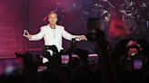 Robbie Williams, incombustible, se entrega a Gran Canaria en su único concierto en España