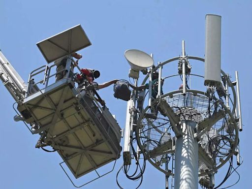 Spectrum auction ends in 2 days, fetches 11k cr | India Business News - Times of India