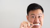 牙膏不是擠越多清潔效果越好！北醫牙醫師告訴你：含氟、護齦、抗敏感、美白...牙膏到底要怎麼挑？