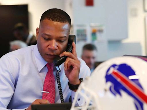 Bills Exec Spurns Patriots to Stay in Buffalo