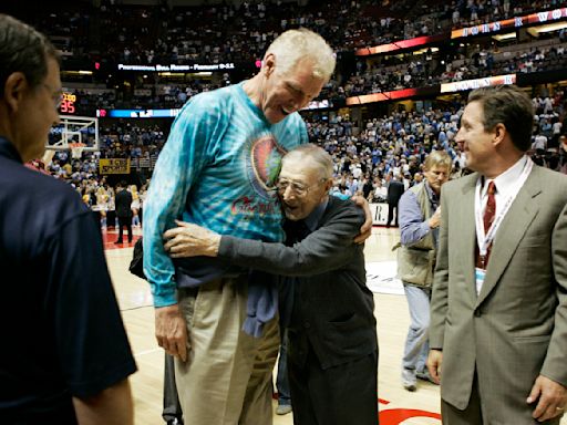 Plaschke: Bill Walton's kindness and wonderful wackiness made us the grateful ones