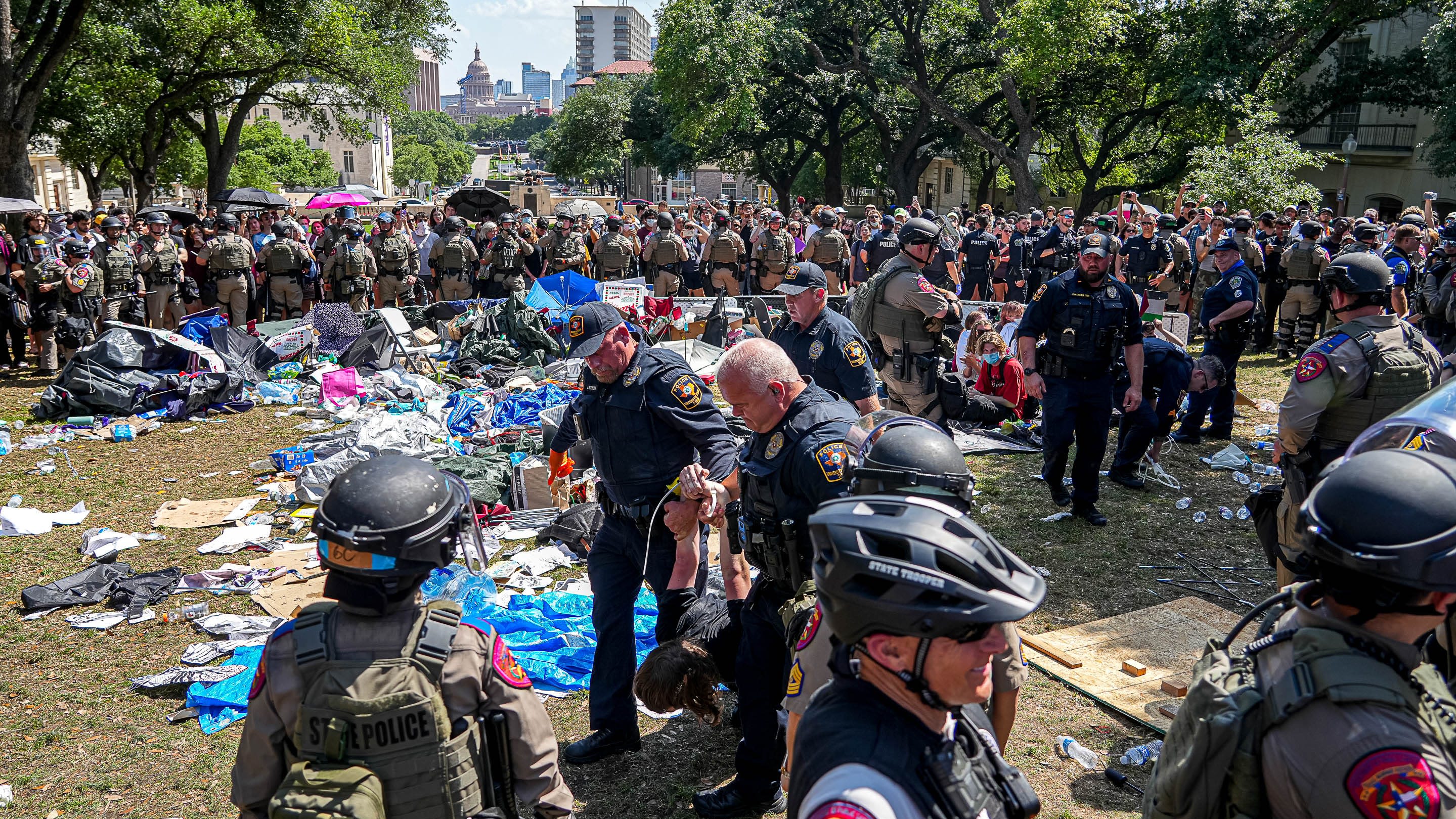 Pro-Palestinian protests continue on UT-Austin campus. Here's what we know Tuesday