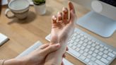 These 3 moves may signal you’ve got carpal tunnel syndrome