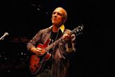 Larry Carlton