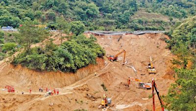 路陷增至48死 習近平指示全力救援 梅大高速司機摸黑救人 | am730