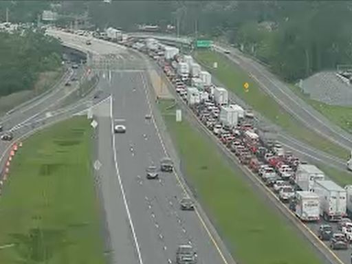 Traffic alert: Crash causes backup on southbound I-81 into Syracuse