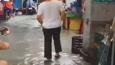 凱米颱風來了 旗津適逢大潮又淹了、水深腳踝
