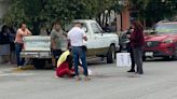 Joven se degüella en plena calle en Saltillo