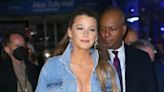 Blake Lively fait sensation avec un total look en jean