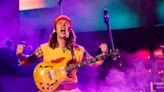 Billy Strings Dresses as Hulk Hogan, Covers Metallica at Wrestling-Themed Halloween Show