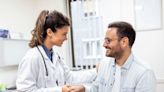 Descubre el exitoso método que usan los médicos de Virginia para atender pacientes que no hablan inglés