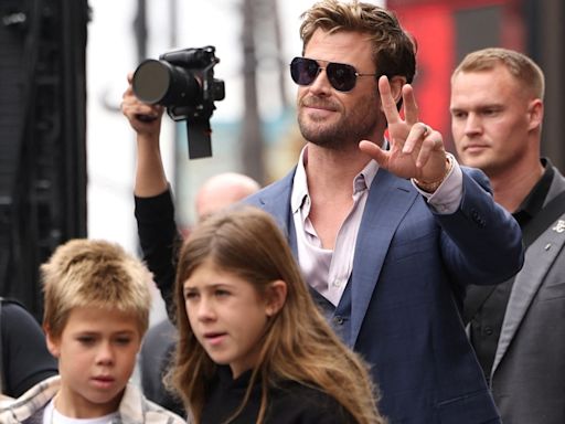 La reacción de Chris Hemsworth tras encontrarse con el martillo de Thor frente a sus hijos: "No quería asustarlos"